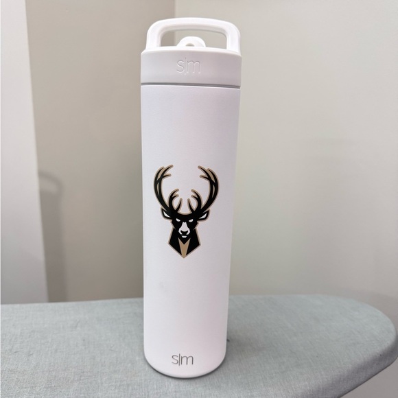 NBA Milwaukee Bucks Simple Modern Mesa 24oz water bottle. - Picture 3 of 9